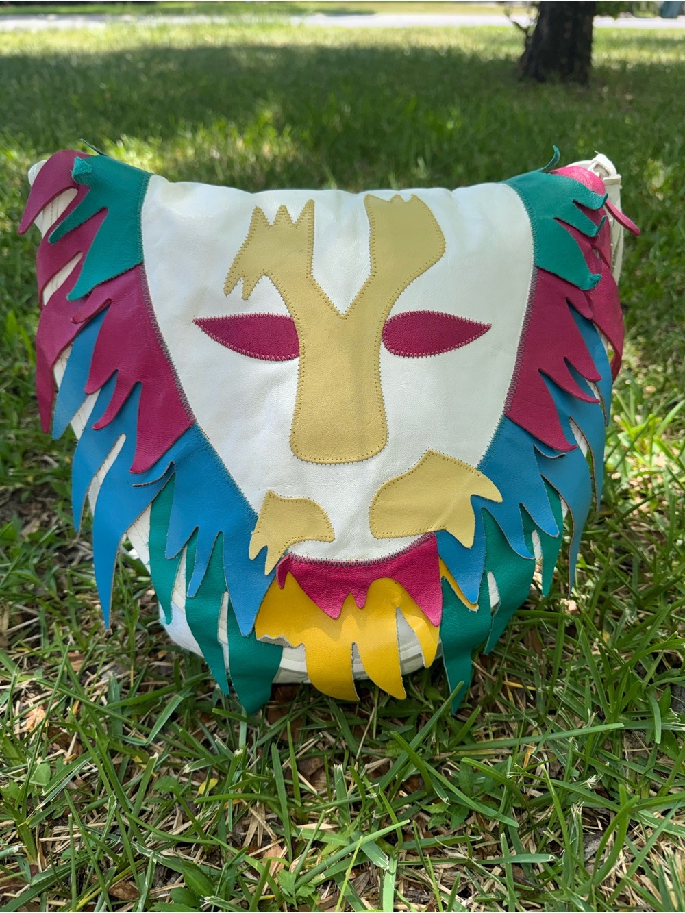 Vintage 80’s Lion Appliqué Bucket Shaped Bag